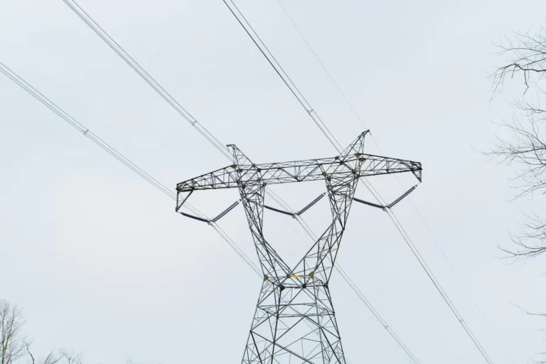 Torre eléctrica de alta tensión para el transporte y distribución de energía