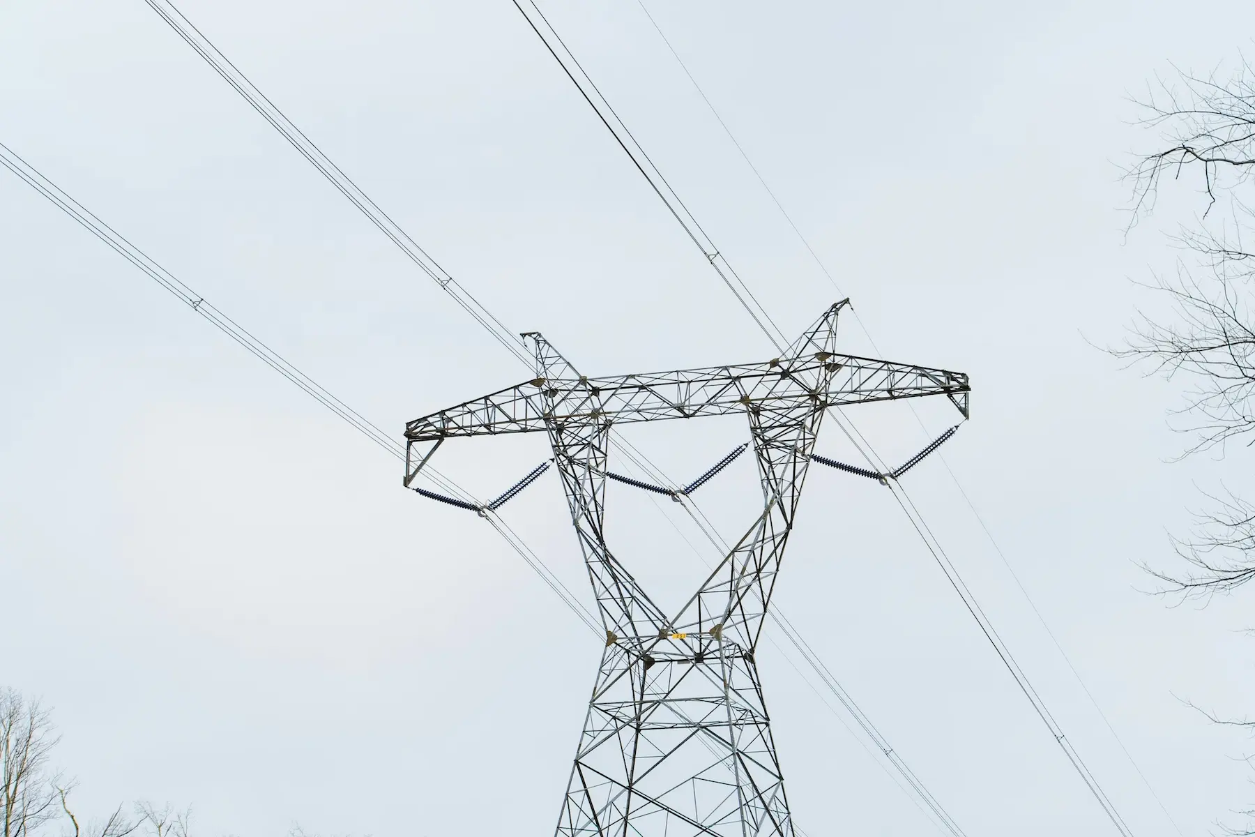 Torre eléctrica de alta tensión para el transporte y distribución de energía